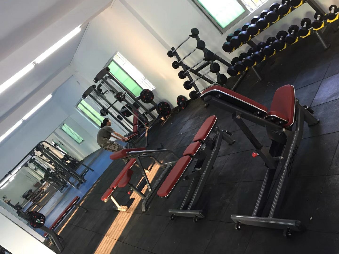 ljfitness健身器材出口到非洲。